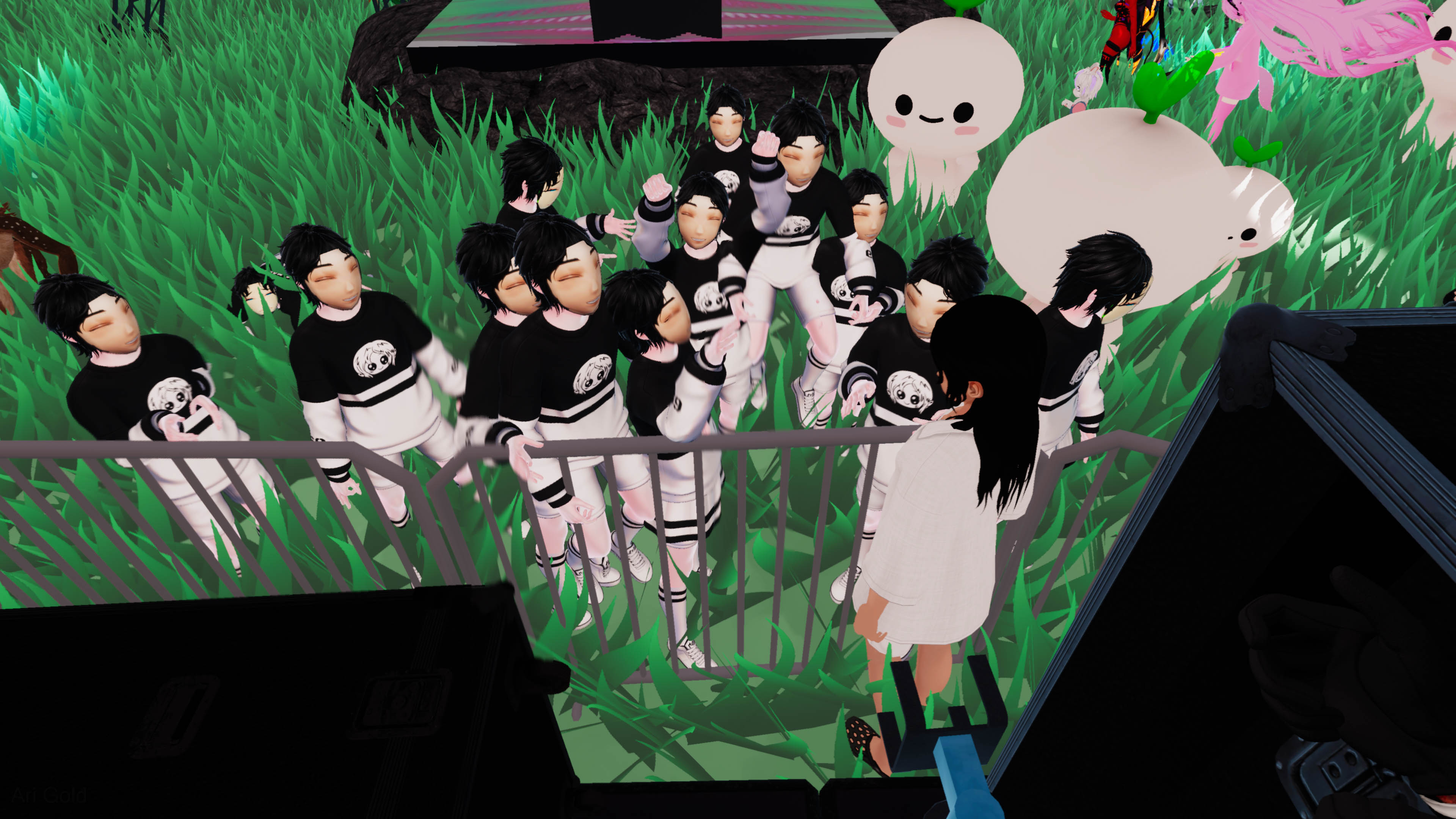 VRChat 2024 04 28 00 30 08.424 3840x2160 AriGold